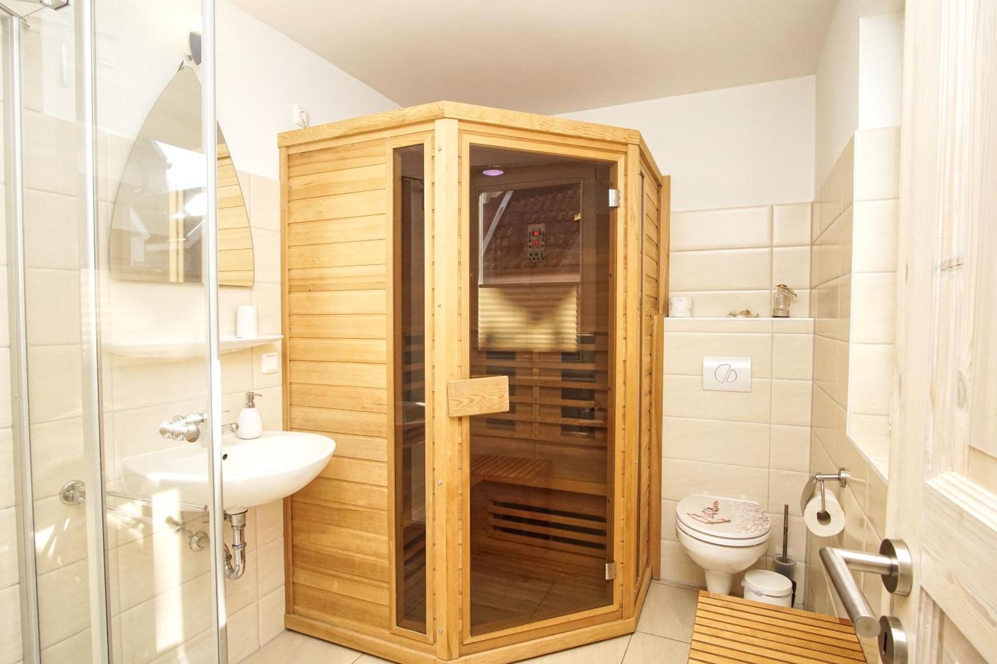 Ferienhaus Wellenlaeufer Haus - Sauna, Terrasse, Garten Glowe Zewnętrze zdjęcie